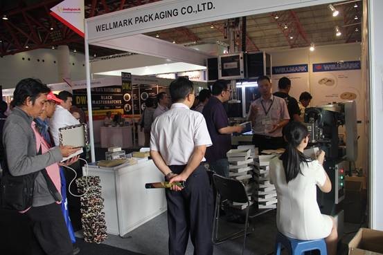 Semiautomatic Hardcase Manufacturing Machine