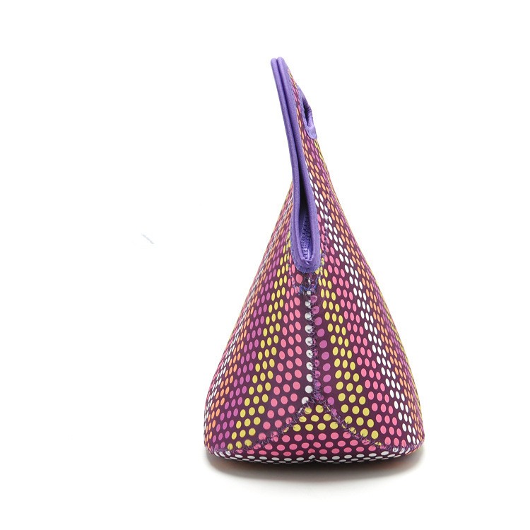 Manufacturers produce customized lunch bags for convenient transportation and good storage