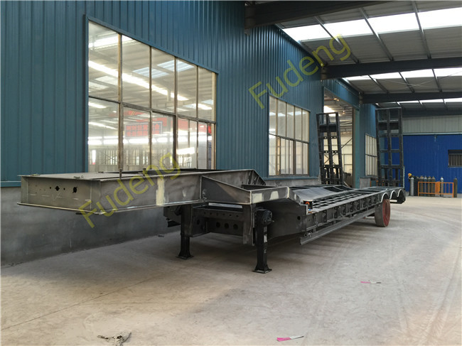 3 axles 12 tires low bed trailer, 50 ton capacity Mechanical suspension