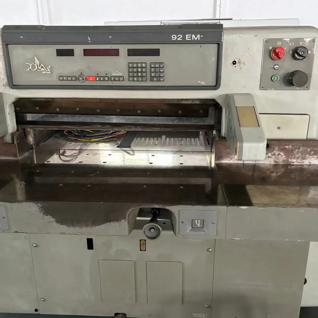 Polar 76EM Paper Cutting Machine Cutting Thickness 760mm 50 m/min