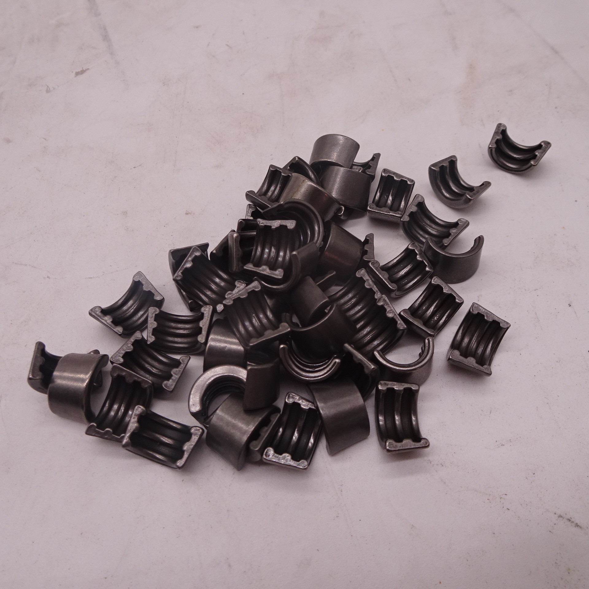 VG1246050028 Howo D12 National Second Heavy Duty Truck Engine Four-valve Lock Clip Three Slots