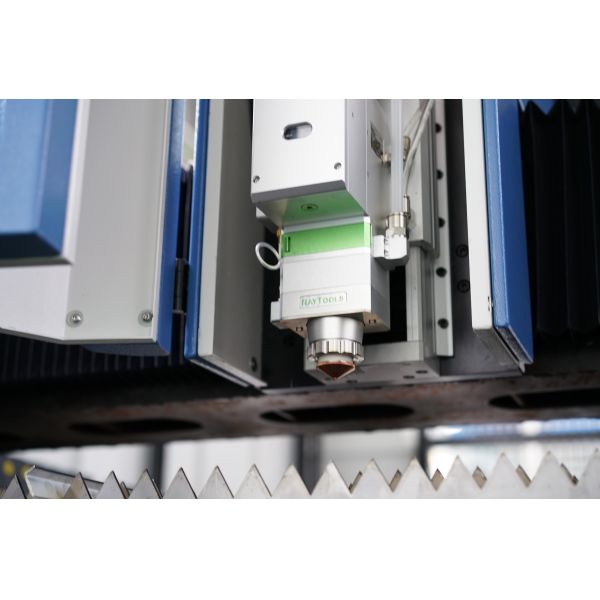 Raycus CNC Fiber Laser Cutting Machine 6000mm 3300w For Galvanized Steel Pipe