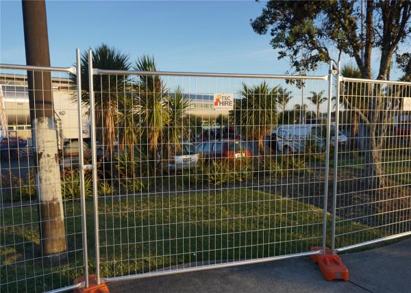 Cheap Construction Fencing System 1.8m*2.4m mesh 60mm*150mm*4.00mm Tubing 32mm*2.0mm AS/NZS/ATSM standard for sale