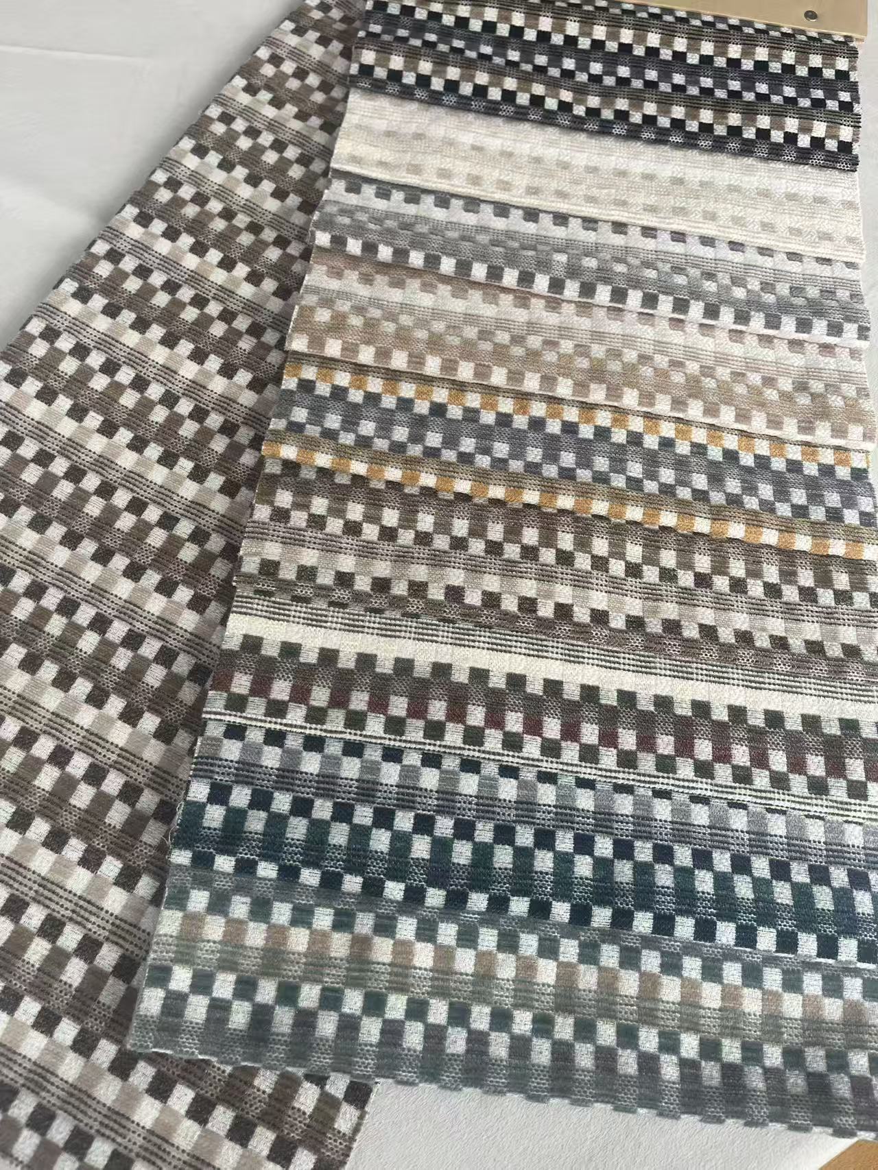 Yarn Dyed Chenille Sofa Fabric 100%Polyester Jacquard Home Textile Fabric For Sofa