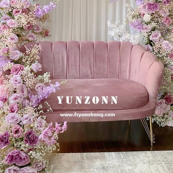 OEM/ODM Modern Nordic Style 2 Seater Velvet Shell Sofa with Comfortable Gold Legs for Dining Mall Living Room Hotel Wedding