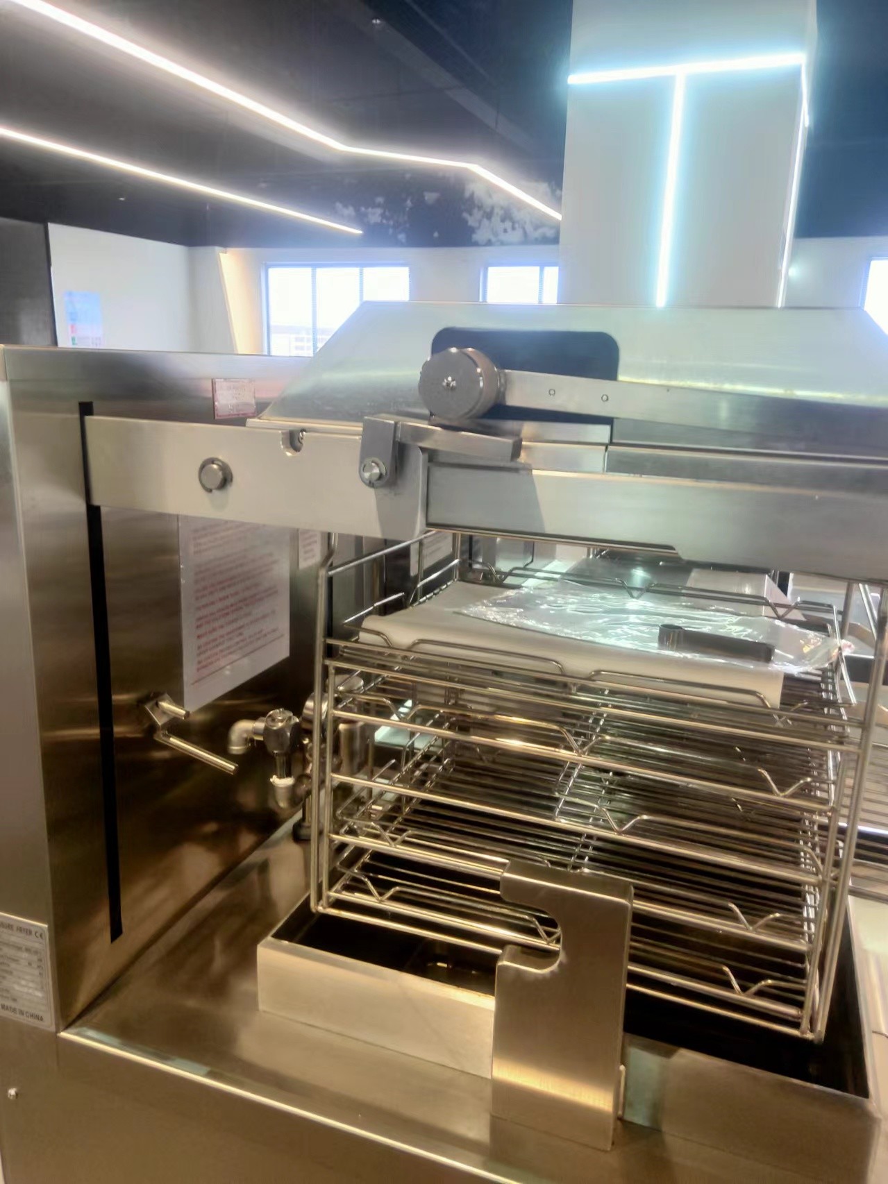 8HD Electric 17KW 380V 55L 5 Fry Tray Big Productivity Broaster Chicken Pressure Fryer