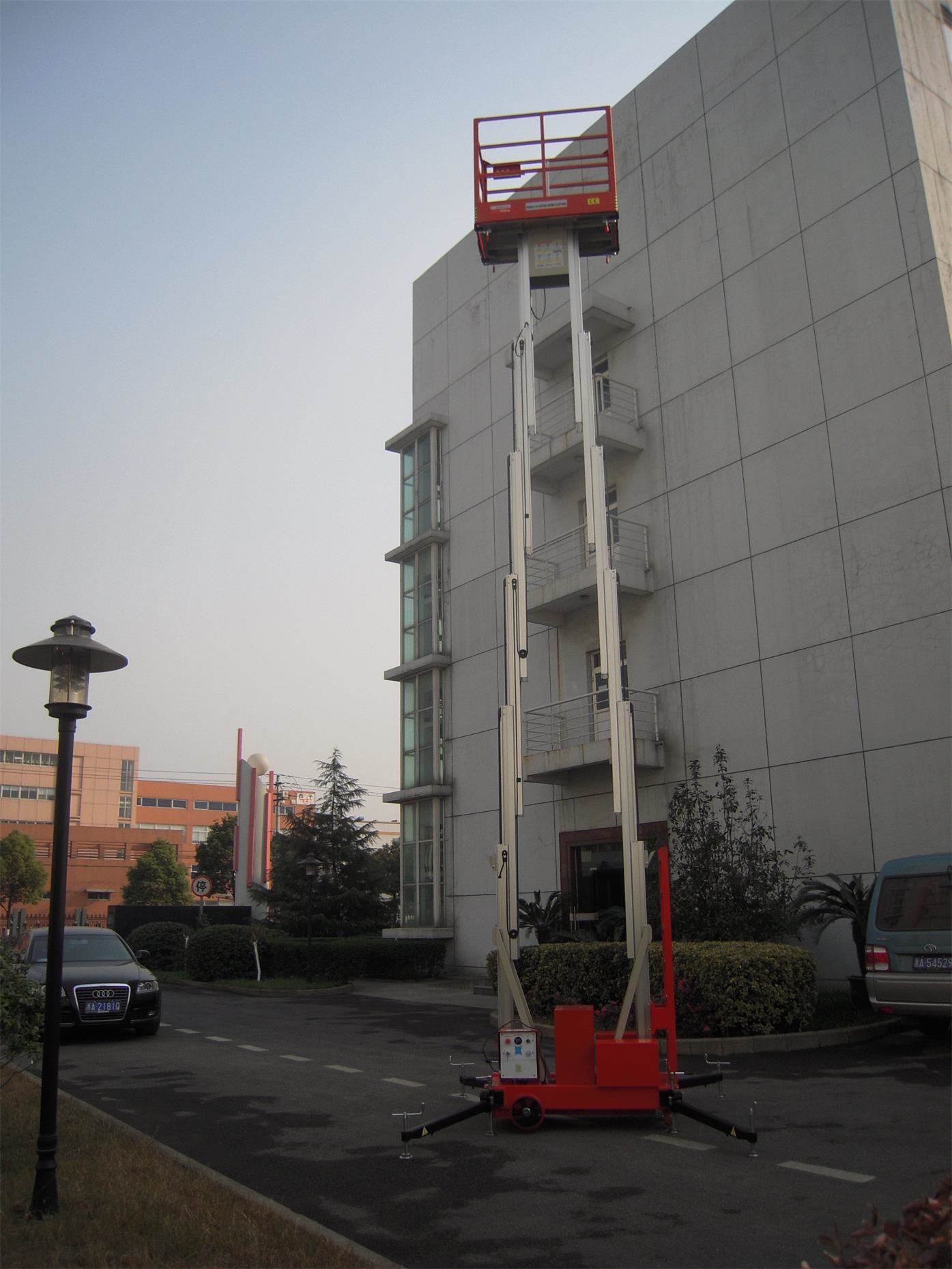 Dual Mast Hydraulic Aerial Work Platform Manual Push Around 8 Meter Platform Height