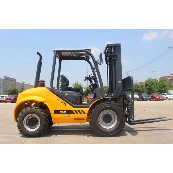 3.5 Ton Rough Terrain Forklift With Japanese Engine Forklift