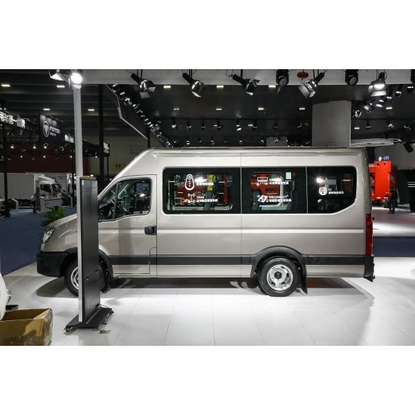 Sunroof IVECO Camper Truck Luxury Caravan RV House Vehicle Motorhome for 5 Months