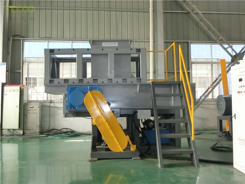 Waste Plastic Auxiliary Machinery PP PE Double Shaft Shredder Machine