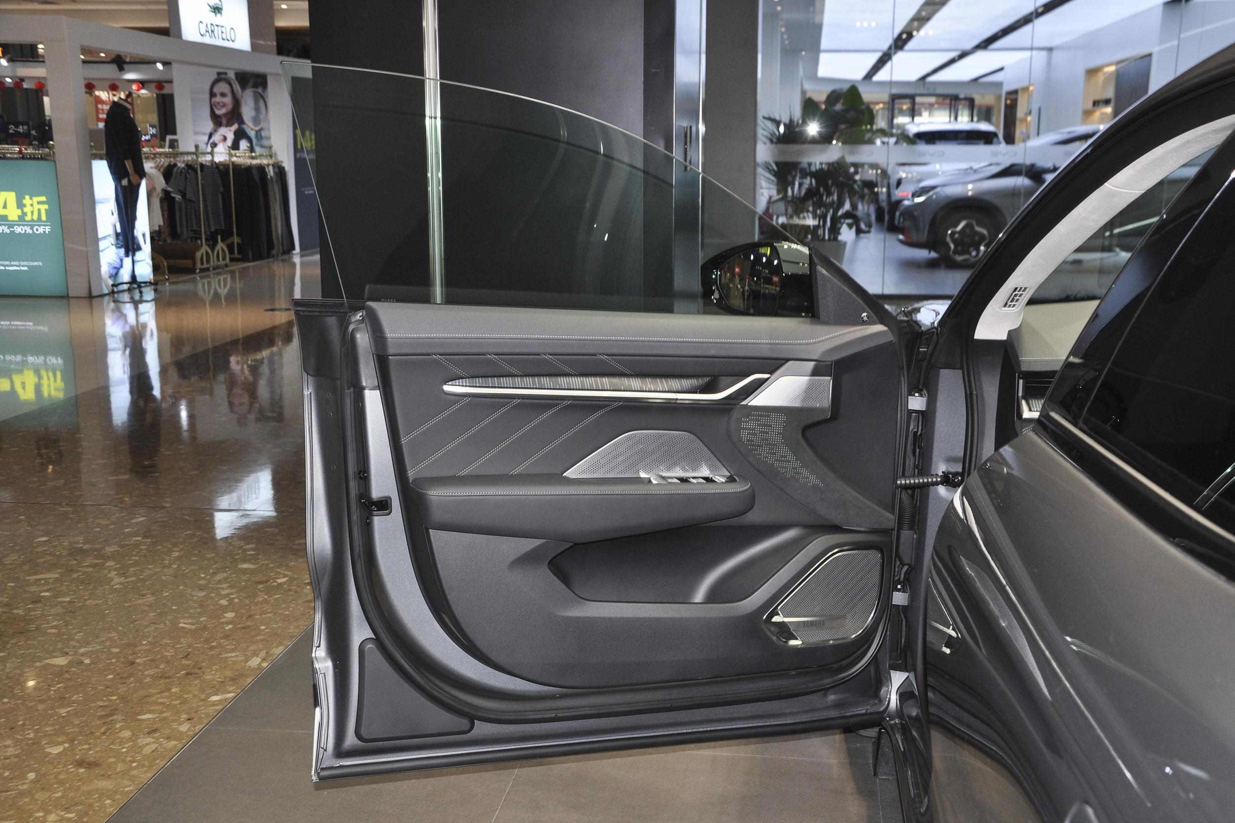 1980kg Mass ZEEKR 001 2024 Energy EV Best Electric Car with 94.3kWh Battery Capacity