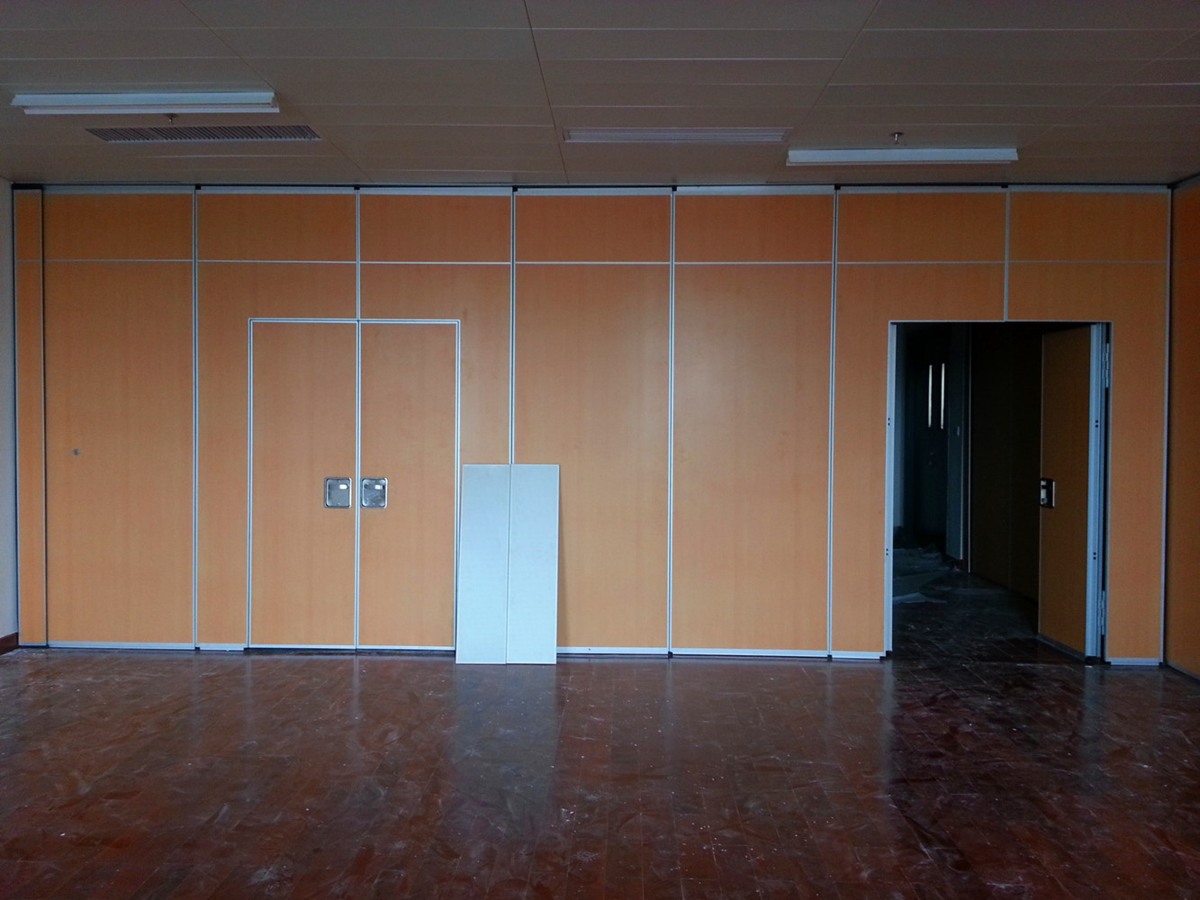 Conference Room Sound Proof Operable Partition Walls Fabric Finished Color Customized