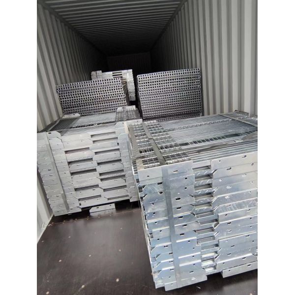 30mm Bearing Bar Spacing Anti Rust Steel Grating Welded With Machine Pressure Welding Technology