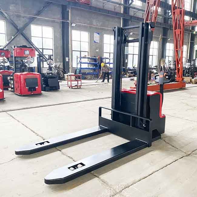 2 Stage 1.6m Mast Counterbalanced Electric Stacker Standing Type 1T