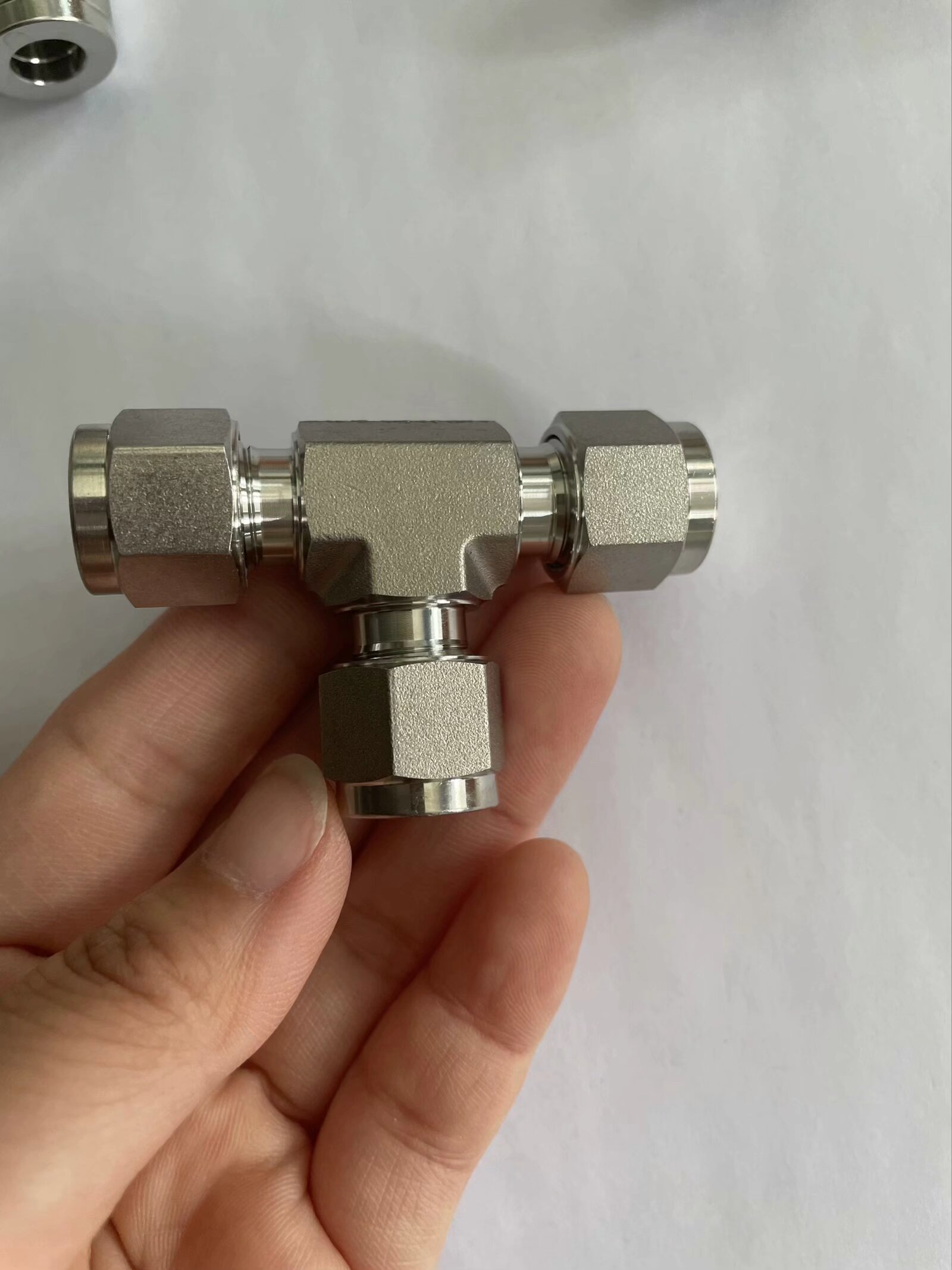 304/316 Stainless Steel Double Ferrule Compression Tube Fittings Tee Customized Support ODM Liquid Medium 1 Piece MOQ