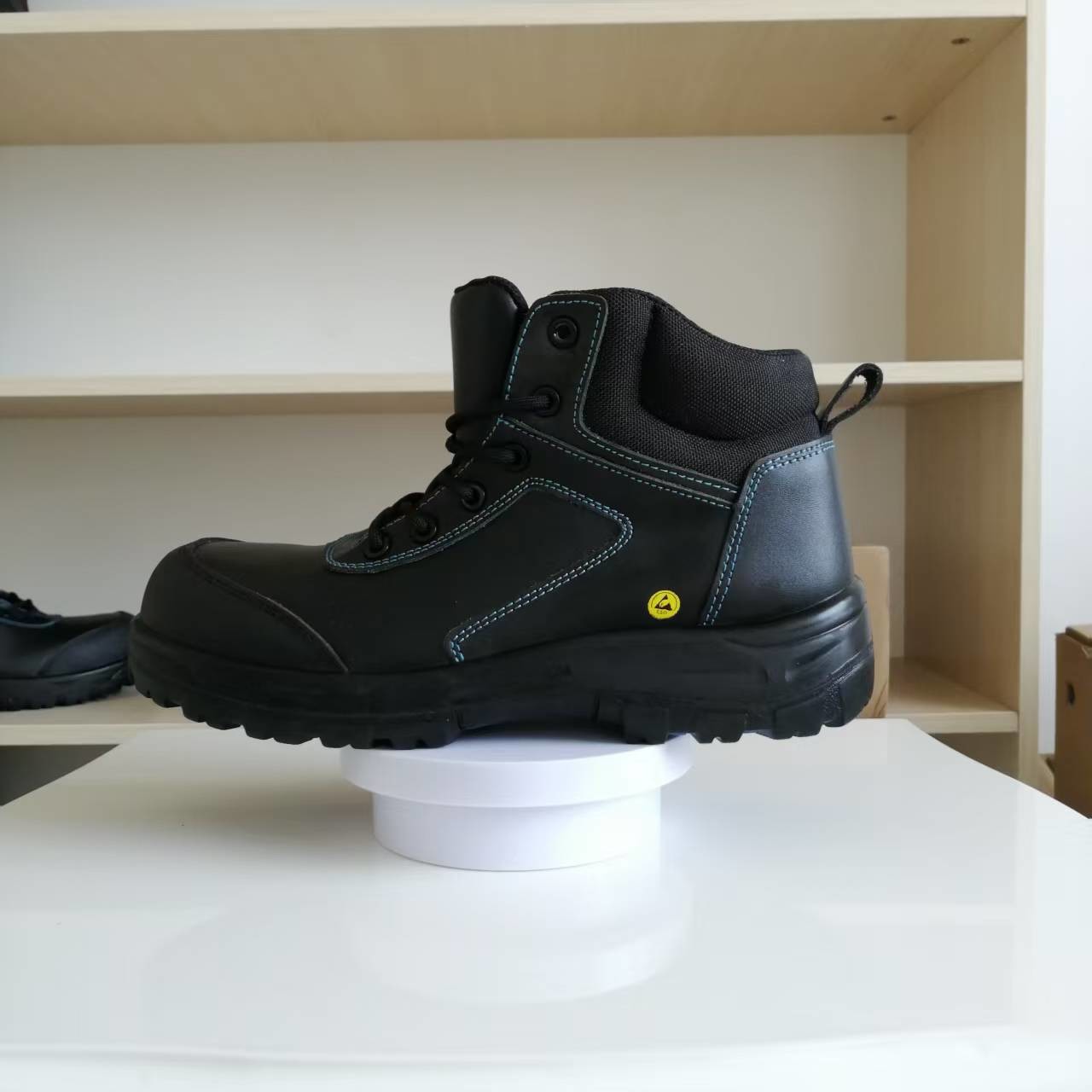 Midsole Kevlar Safety Shoes In Genuine Leather For OEM Security Work