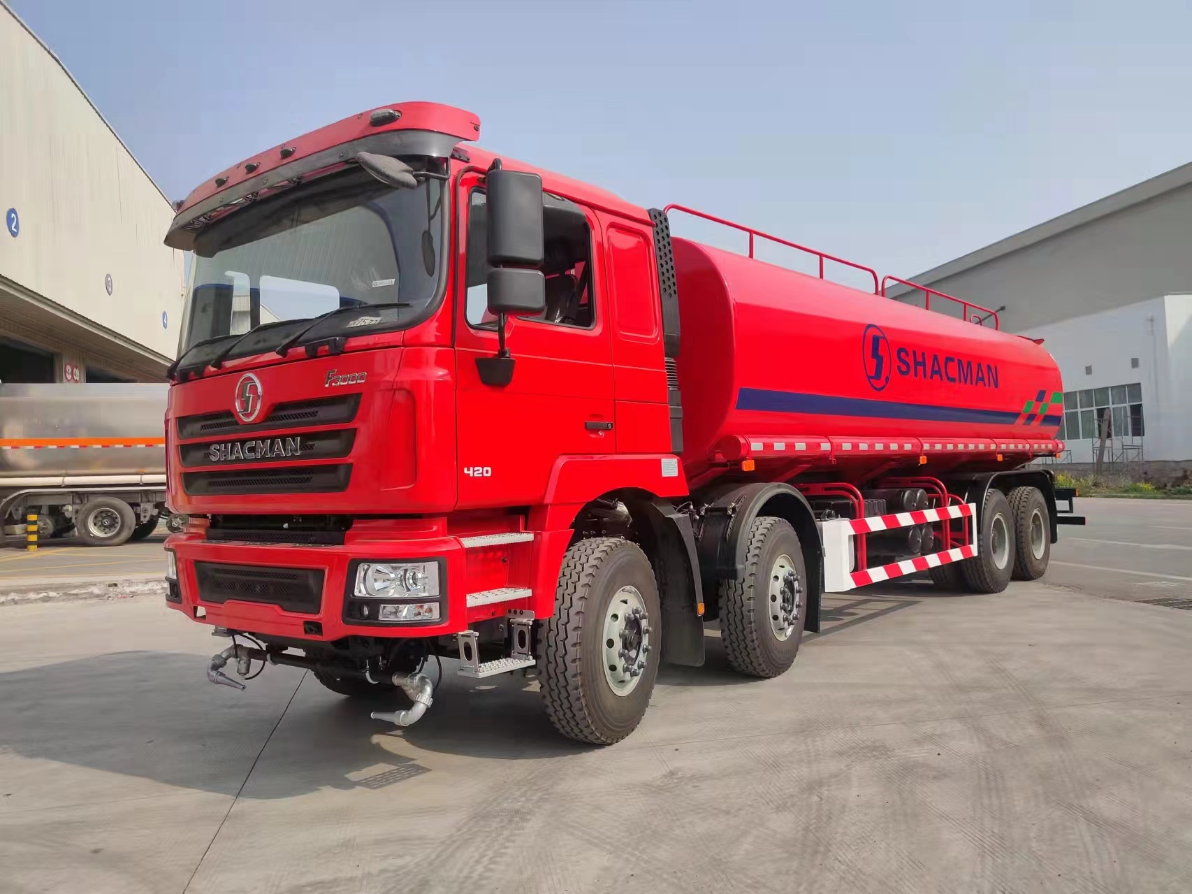 SHACMAN F3000 Water Tank Truck 8x4 380hp EuroII Red 4000 Gallon Water Truck