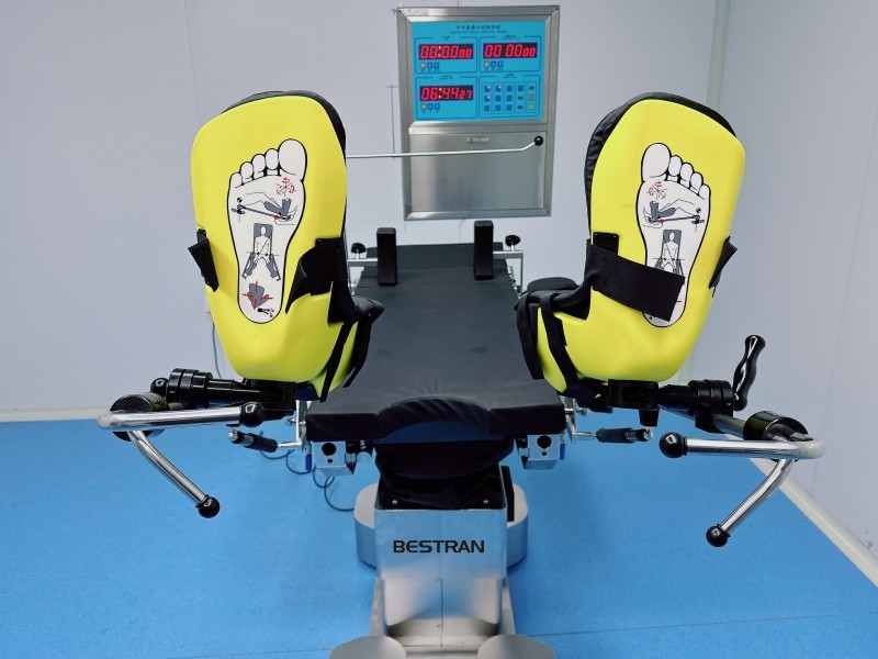 Adjustable Lithotomy Position Table With Stirrups For Urological Gynecological Obstetric Surgeries
