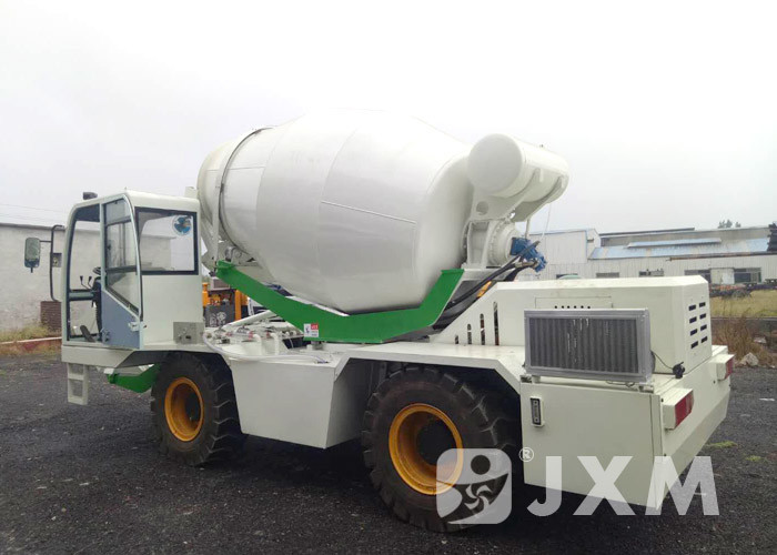 2000mm Wheelbase 2.5m3 Self Loading Concrete Mixer
