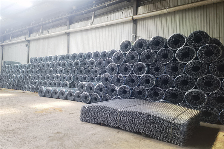 Welded Galvanized Concertina Razor Barbed Wire Fencing With Loops For Protection
