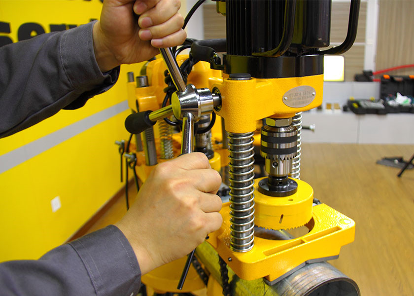 Portable Hole Cutting Machine for Cutting For Metal Pipe 550W