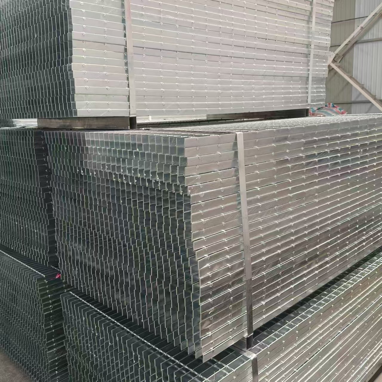 YB/T4001.1-2007 Standard Modern Stainless Steel Flat Bar Grating With Machine Welding Bright On Surface