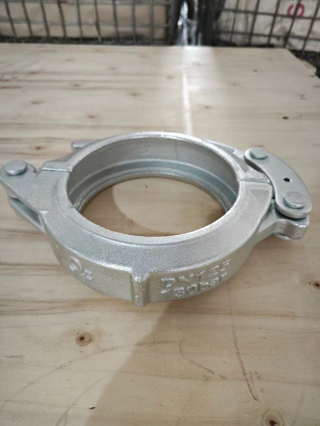 Pipe clamp Spare Parts for Putzmeister Sany zoomlion Concrete Pump Trucks with different colors