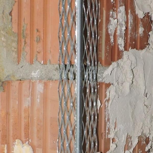 Precision Stamped Diamond Pattern Stucco Metal Corner Bead With Consistent 90 Degree Angle