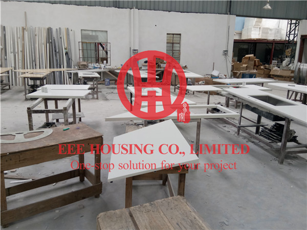Customized Modern Laminated Wood Grain Color Kitchen Cabinet with Excellent Design and Quality