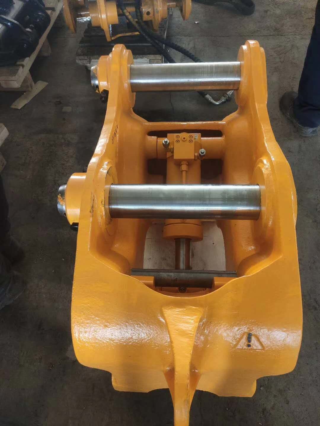 Excavator Quick Tilt Hitch HT 10-15 Ton 300kg Compatible with CAT / Komatsu Manual Lock