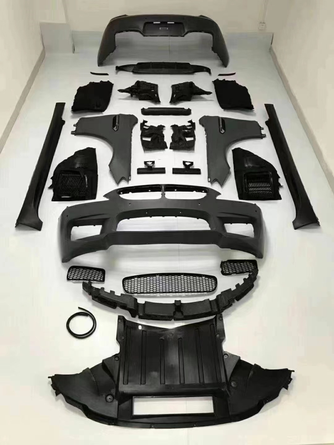 New Product for BMW 6 Series 640I 650i F12 F13 F06 Body Kit 640I 650I F12 F13 F06 Upgraded With M6-style Front and Rear Bumpers