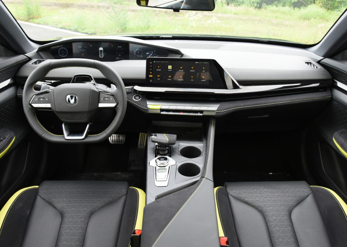 Chang'an UNI-V 2022 2.0T leading edition Gasoline Compact SUV 2.0T 233HP L4
