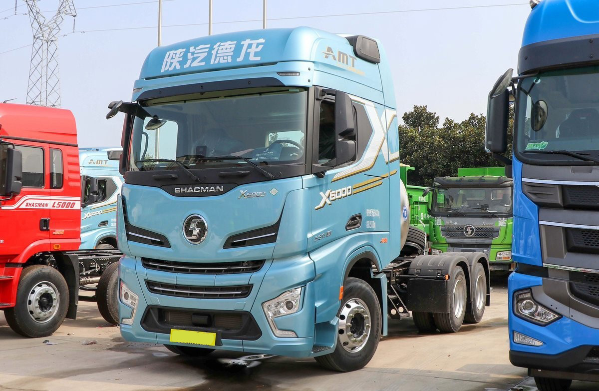 2024 Shacman Tractor Truck Drive Wheel 6x4 Perfect For Logistics Transportation Needs