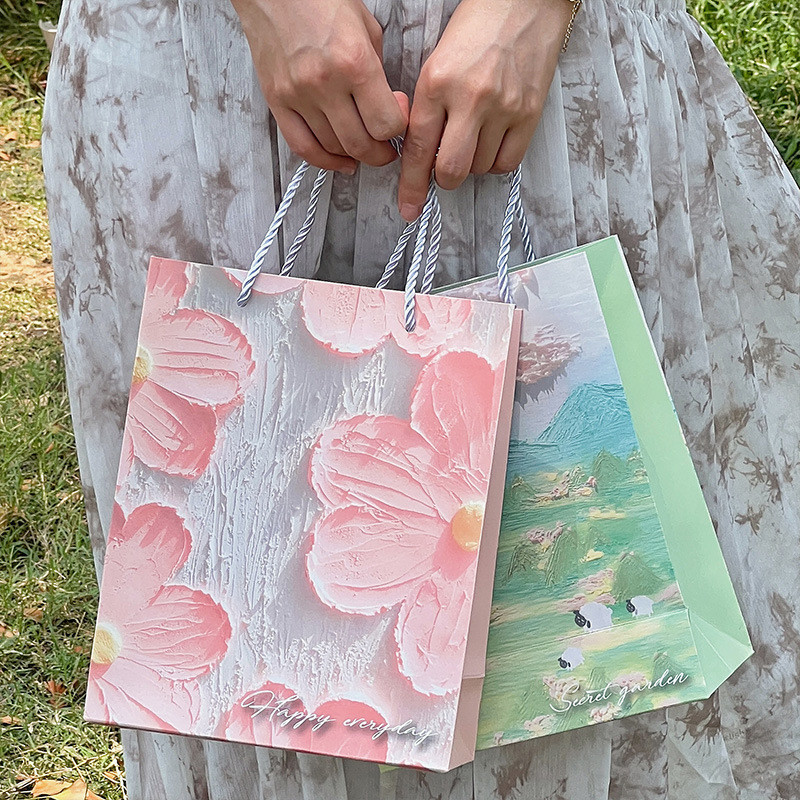 Creative oil painting gift bag, artistic tote bag, exquisite festival men's and women's birthday bouquet packaging, gift paper bag for free