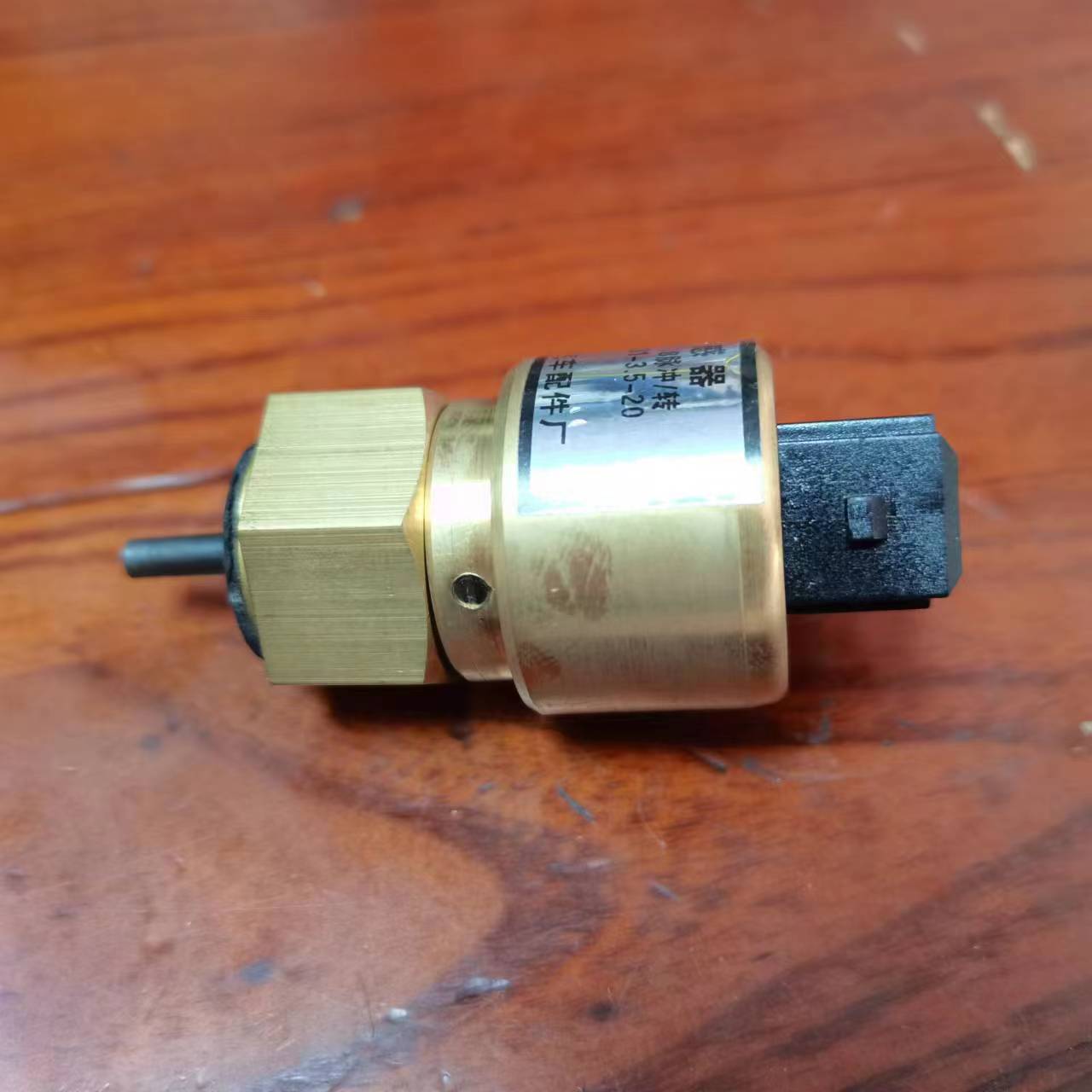 Shacman X3000 X5000 Truck Chassis Parts Accessories Parallel Hydraulic Retarder FHB400-SQ1
