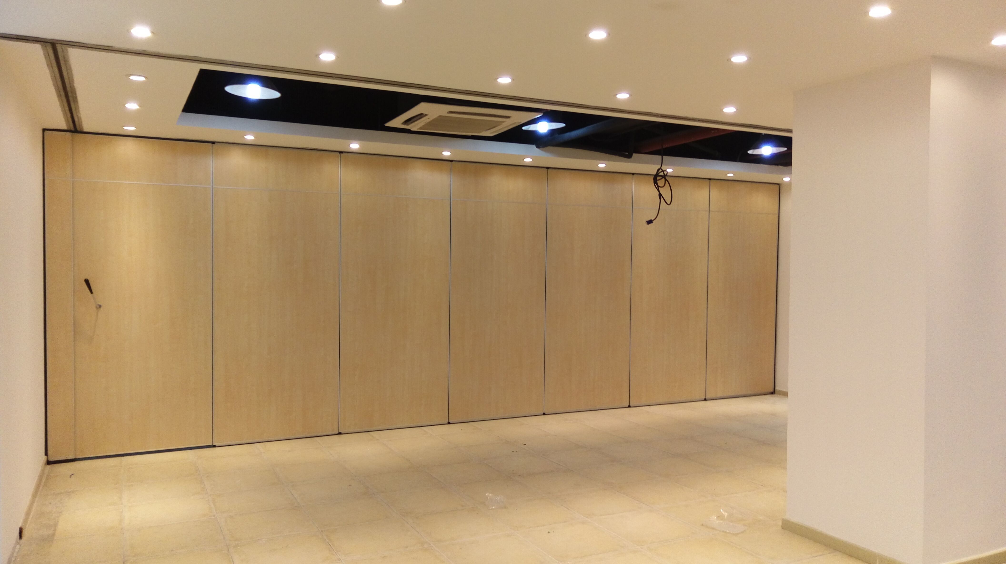 Acoustic Folding Door Partition No Floor Track Sliding Folding Partition For Banquet Hall