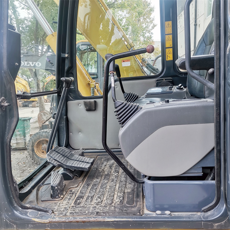 2017 Good Health 6 Ton Komatsu PC 60 Used Excavator with Cummins Engine Made in Japan