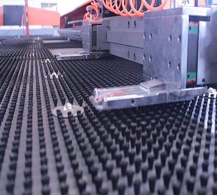 24/32 Station Closed CNC Hydraulic Punching Machine CNC Turret Punch Press