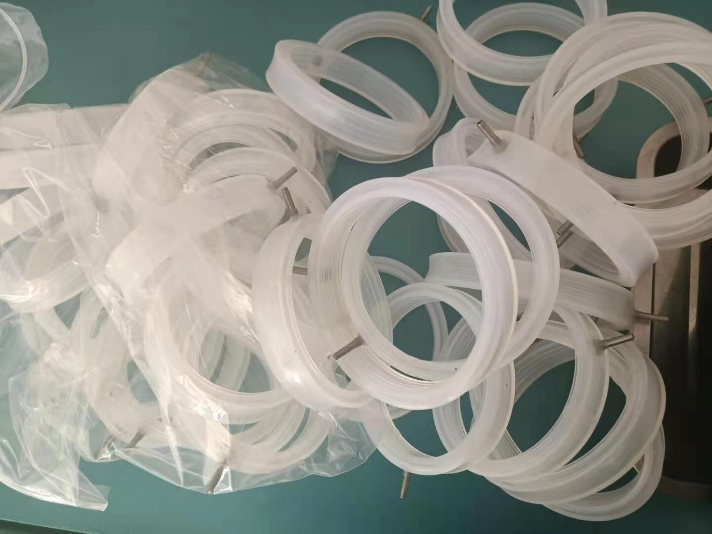 Custom All Size Silicone Rubber Inflatable Door Gasket with 250C Temperature Resistance