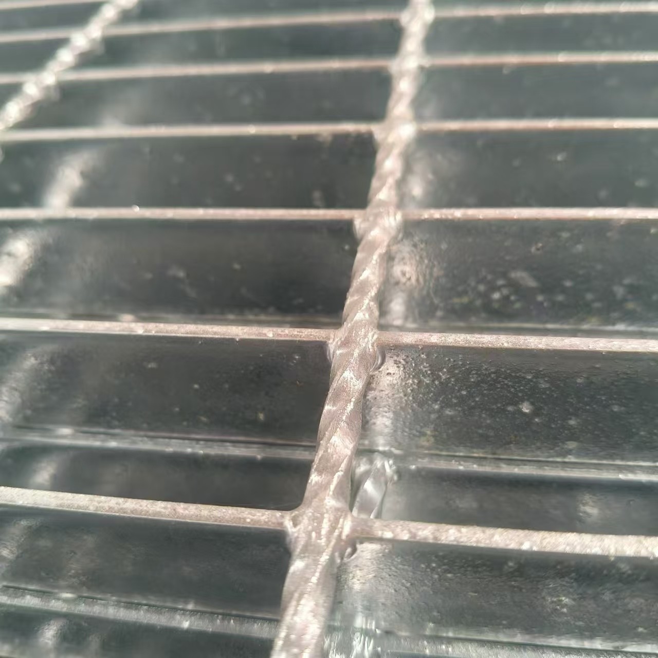 Aesthetic Steel Grating for Architectural Projects: Combining Form and Function