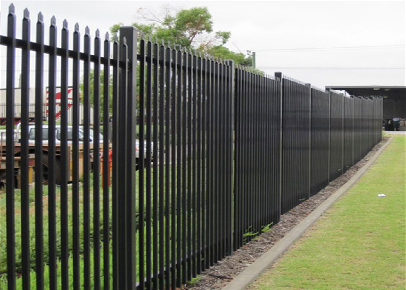 Powder coated horizontal steel garrison fence 2.1mx2.4m rail 40mm wall thick 2.00mm upright 25mm x 1.6mm wall thick