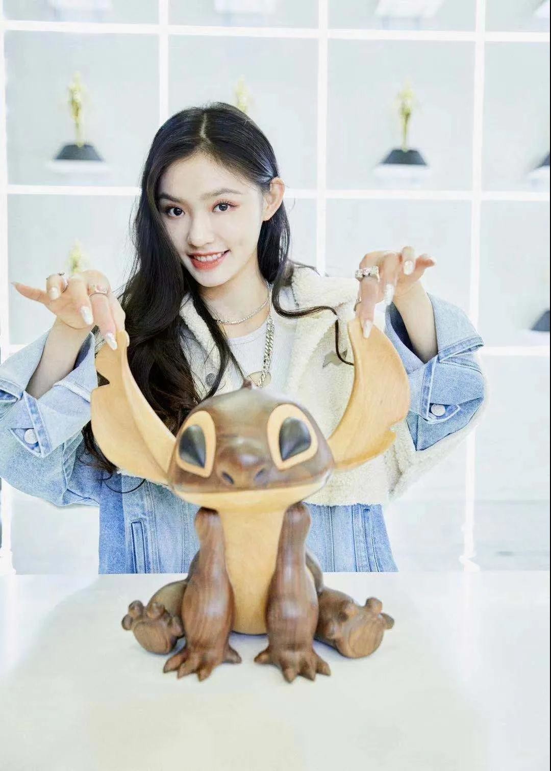 ISO9001 Gallery Wooden Art Sculpture People Shaped Handmade Mind Carved