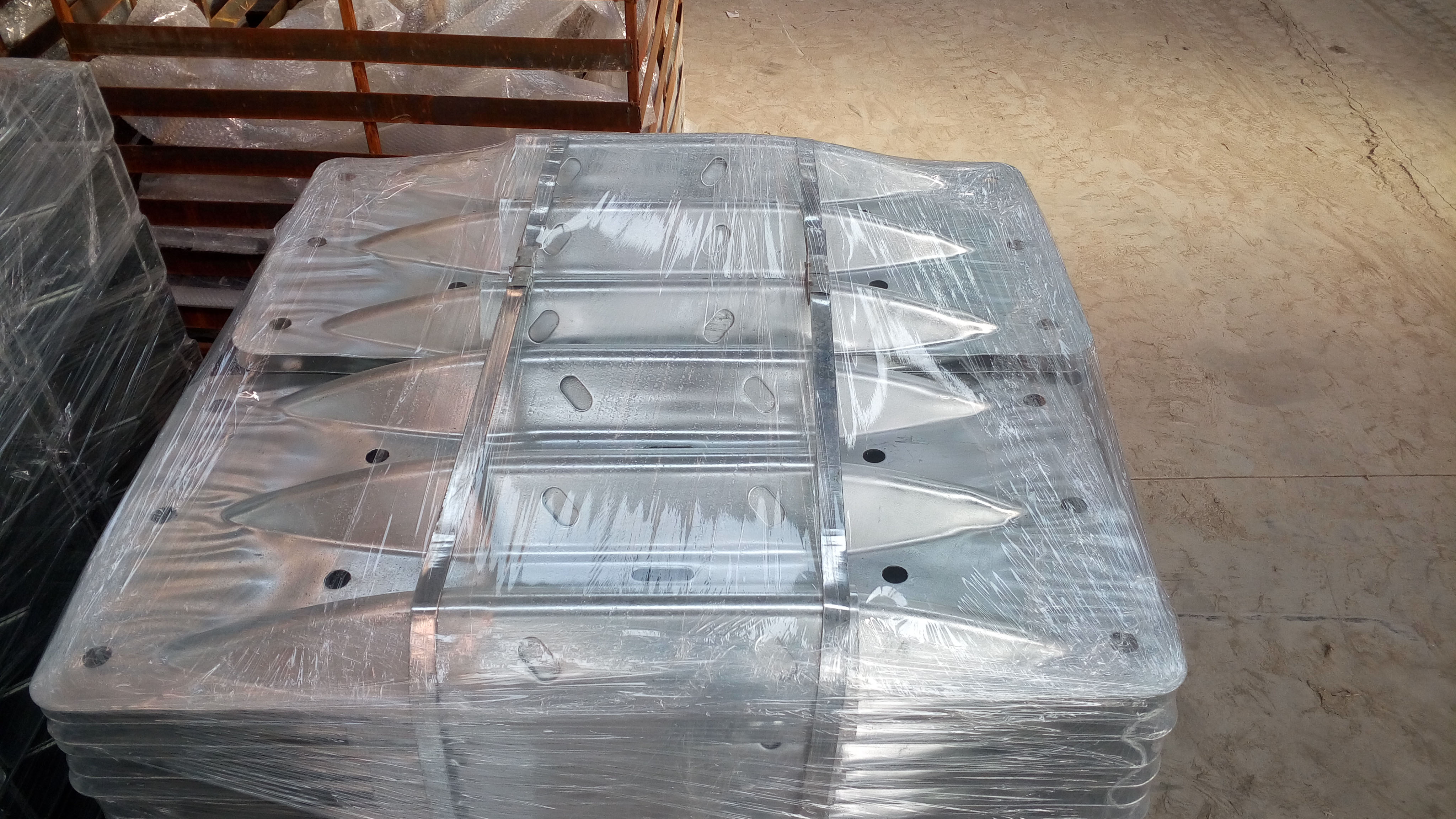 Outdoor Security Galvanized Steel Highway Guardrail Bridge End with Traffic Safety