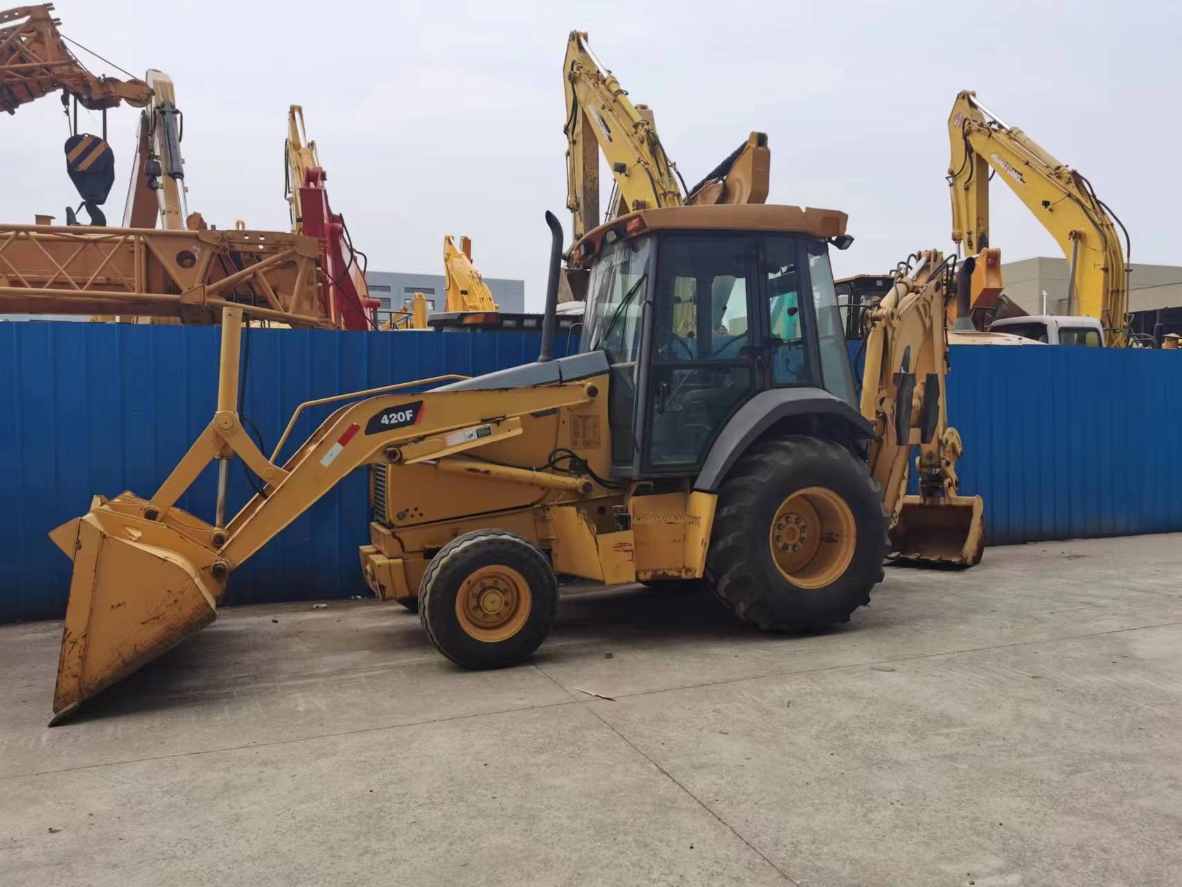 Affordable CAT 420F Backhoe Excavator with BOXINHUASHENG Hydraulic Valve Lorry Loader