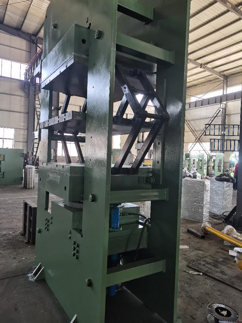 65000 KG Weight Solid Tire Tyre Vulcanizing Press Machine for Durable Manufacturing