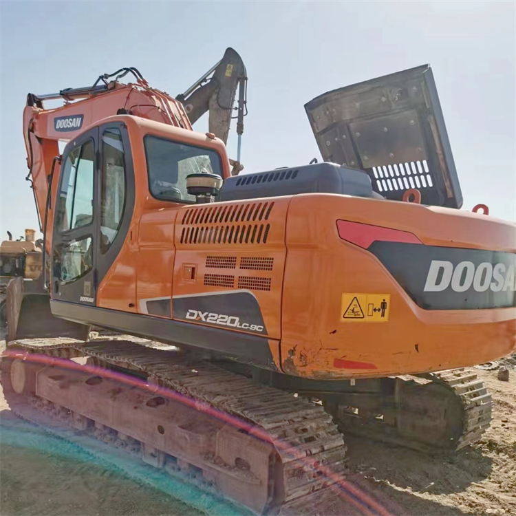 Korea Health Condition Used Doosan 220 Excavator 22ton in Shanghai Earth-moving Machinery