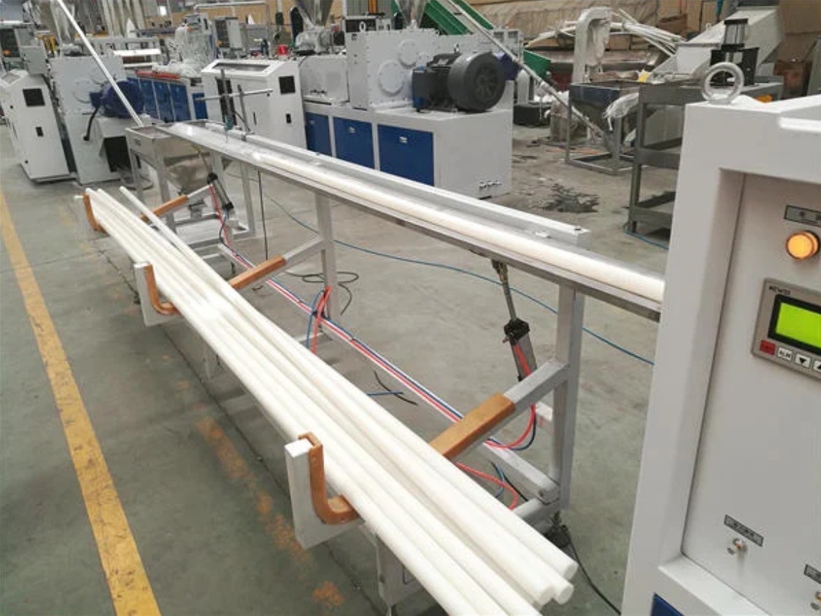 PVC PE UPVC Pipe Making Production Machine With Competitive Pricing 65/132 Screw Diameter And 75-250 Pipe Diameter