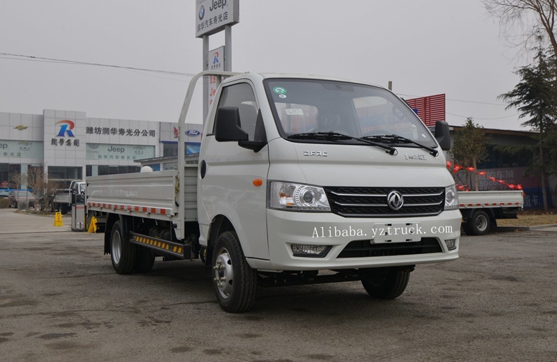 Dongfeng Materials Transport Light Trucks 4X2 1-5T Mini Cargo Truck with Touch Screen