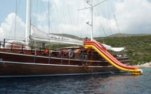 China Cold Air Inflatable Water Sports, Inflatable Yacht Slide For Sale on sale