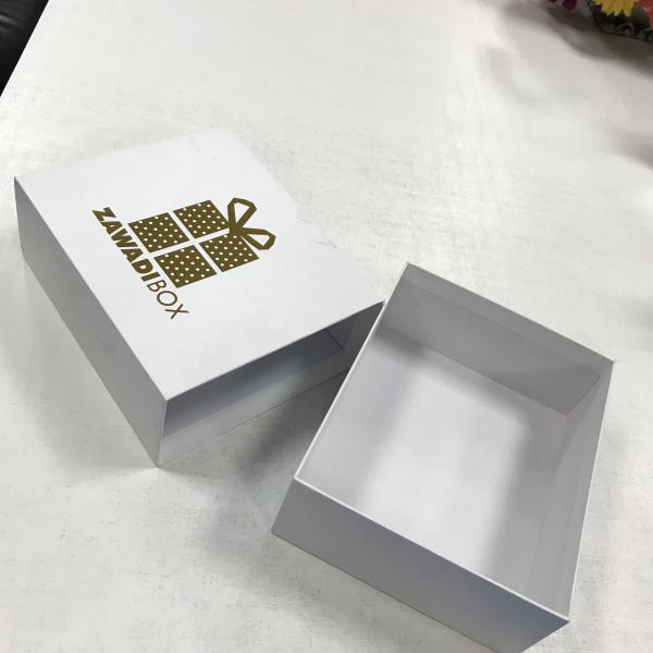 Gold Custom Printed Packing Boxes Gift White Hot Stamping Cardboard Mounted
